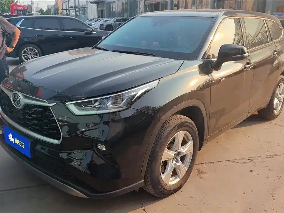 Toyota Highlander — фото 1