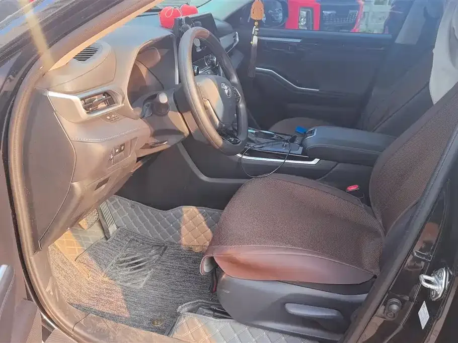 Toyota Highlander — фото 10