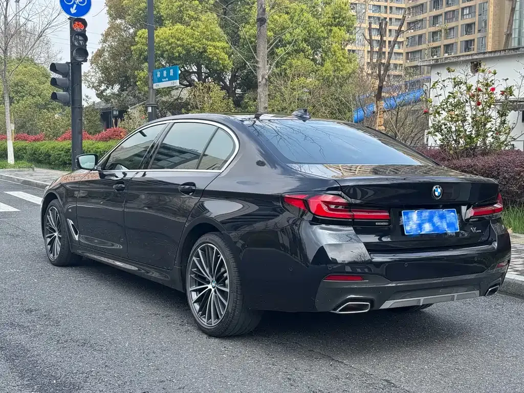 BMW 5 Series — фото 5