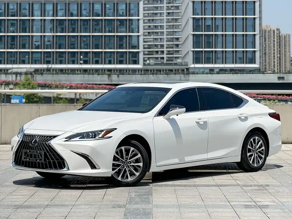 Lexus ES — фото 1