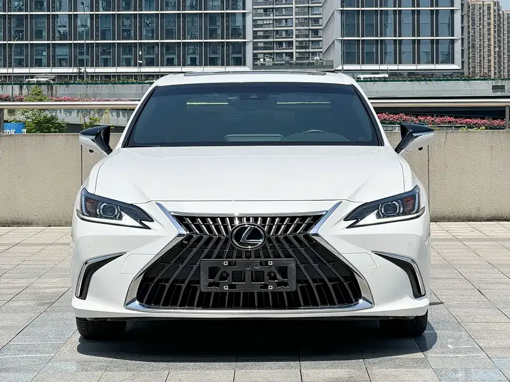 Lexus ES — фото 10