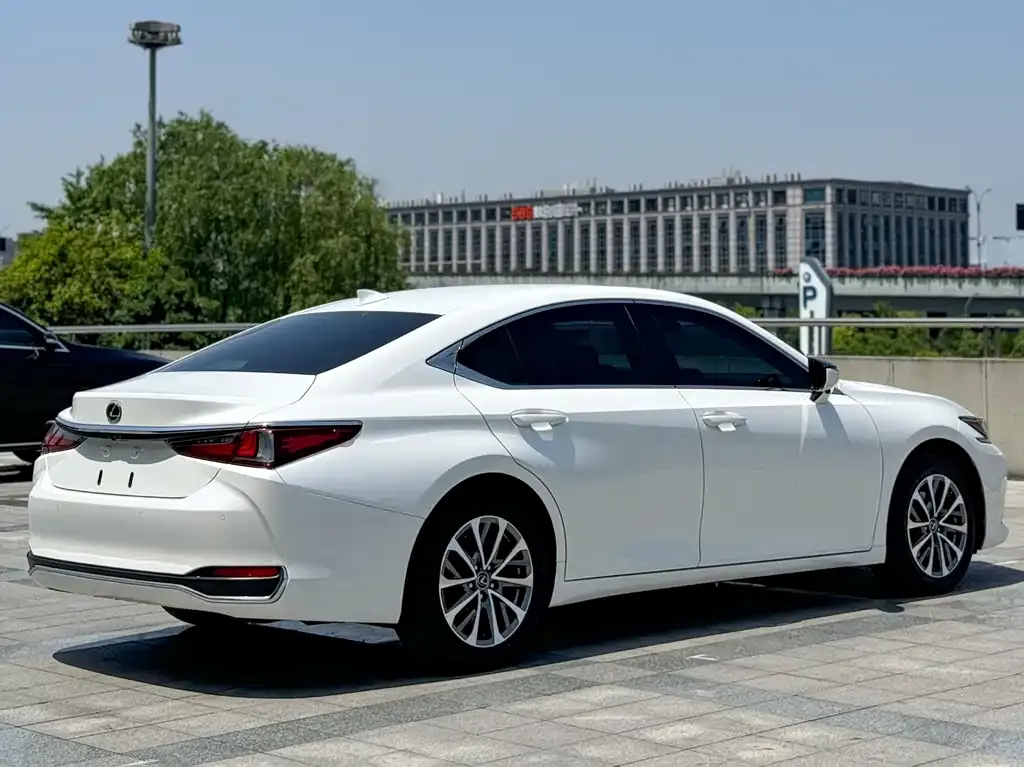 Lexus ES — фото 3