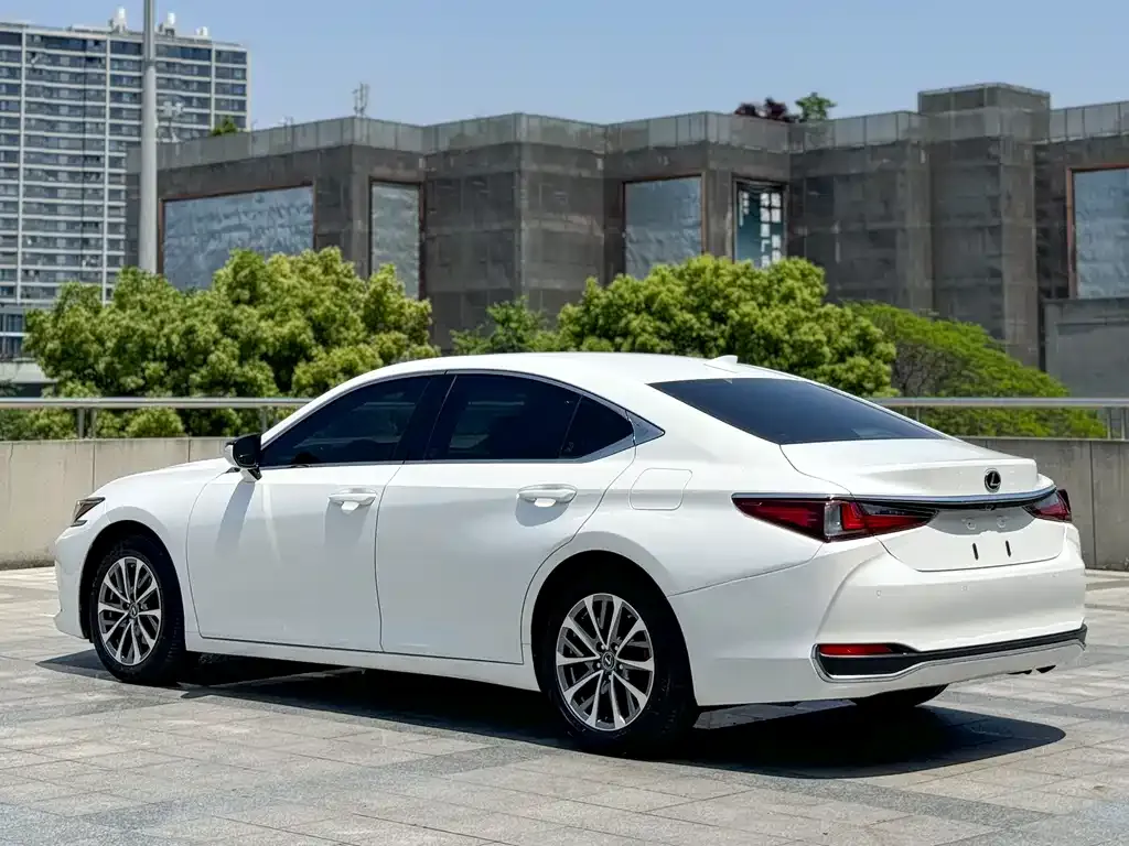 Lexus ES — фото 4