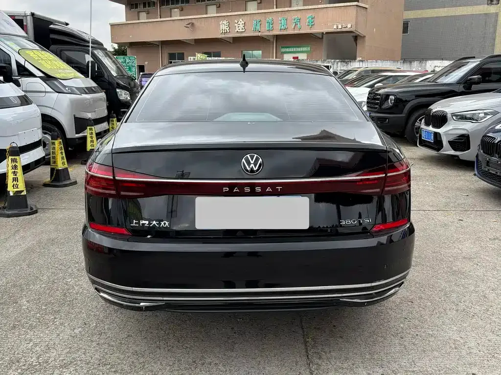 Volkswagen Passat — фото 9