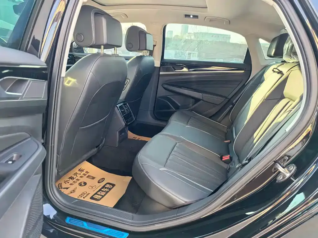 Volkswagen Passat — фото 10