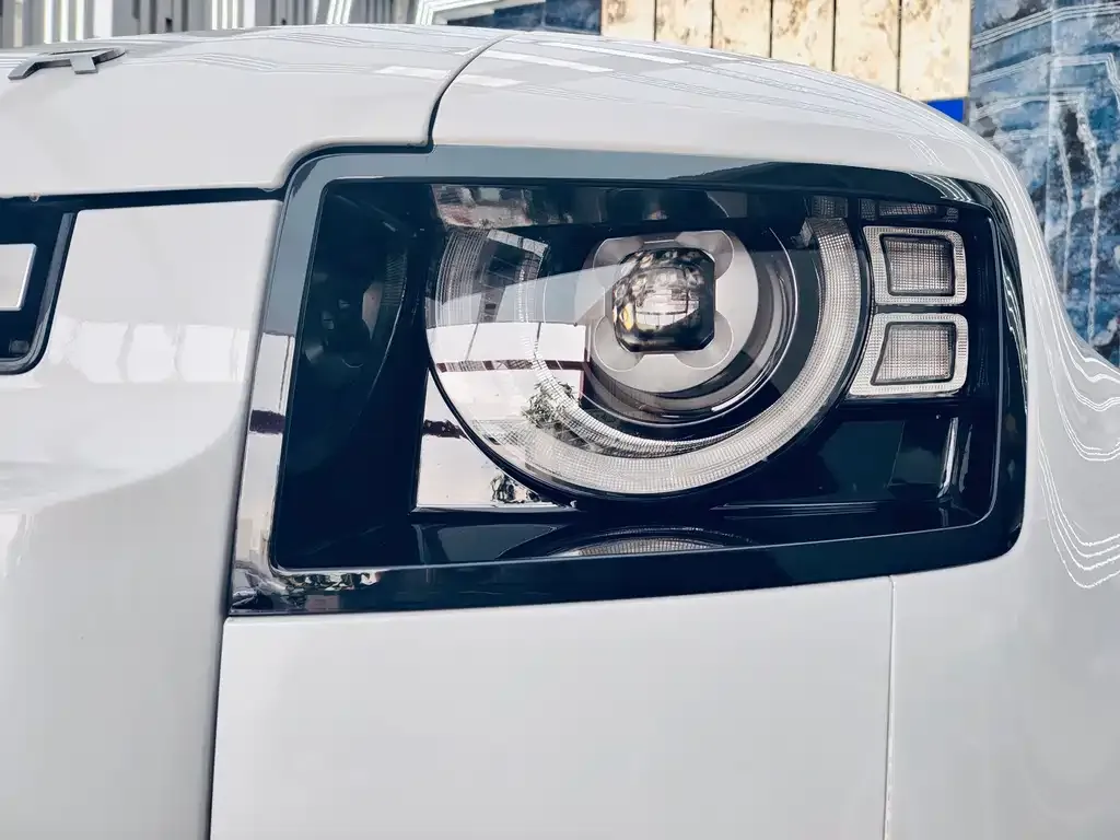 Land Rover Defender — фото 10