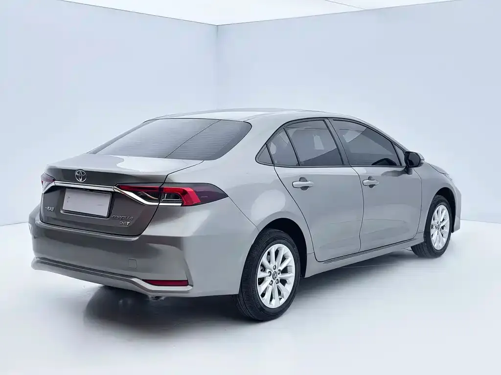 Toyota Corolla — фото 4