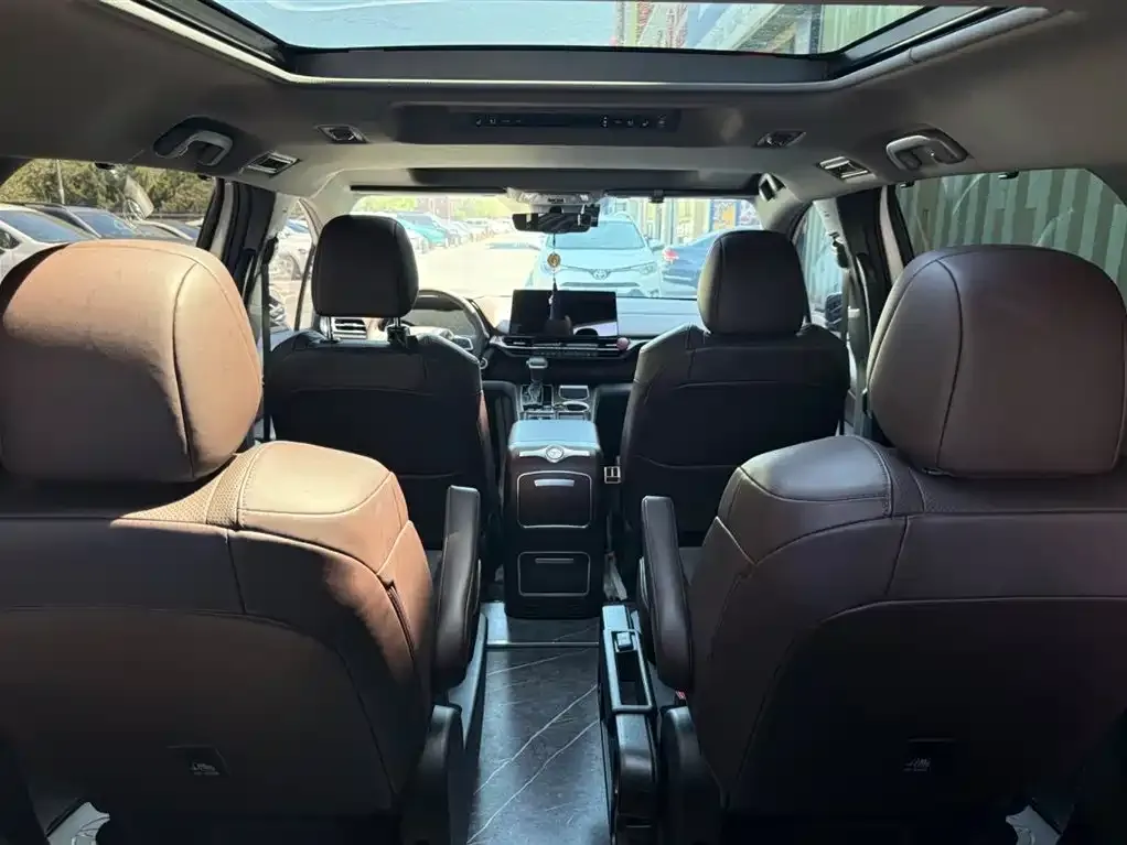 Toyota Granvia — фото 4