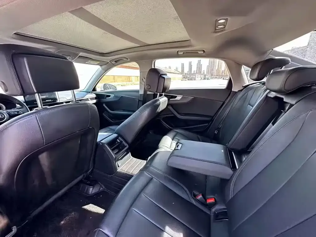 Audi A4L 2022 из CN, фото 3