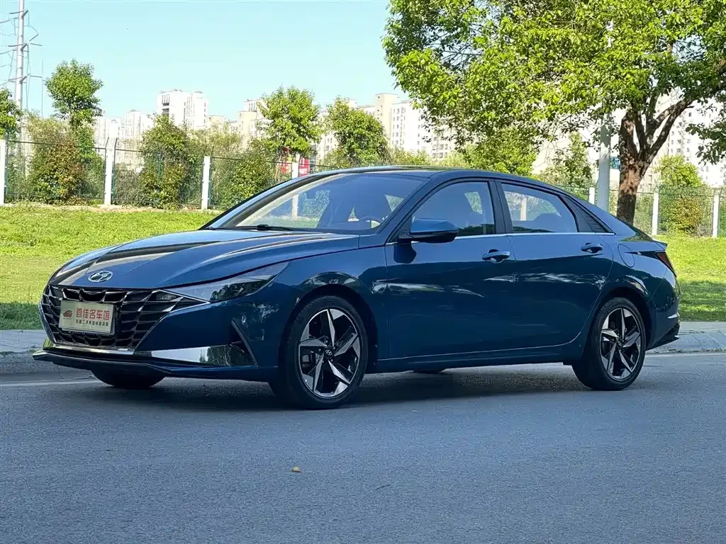 Hyundai Elantra — фото 1