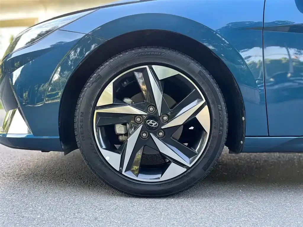 Hyundai Elantra — фото 3