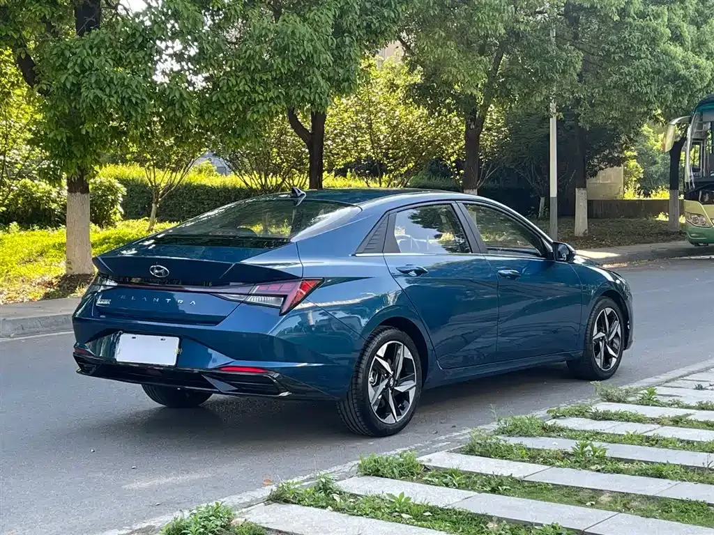 Hyundai Elantra — фото 4