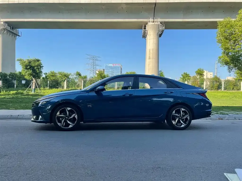 Hyundai Elantra — фото 2
