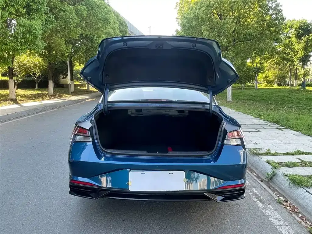 Hyundai Elantra — фото 10