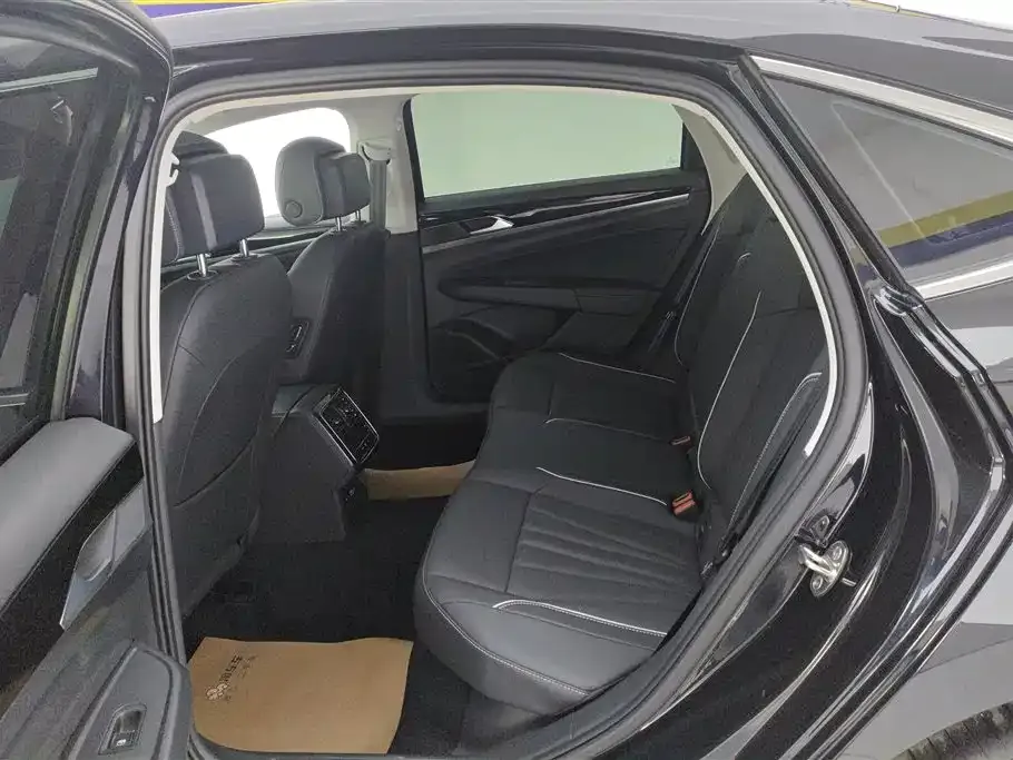 Volkswagen Passat — фото 8