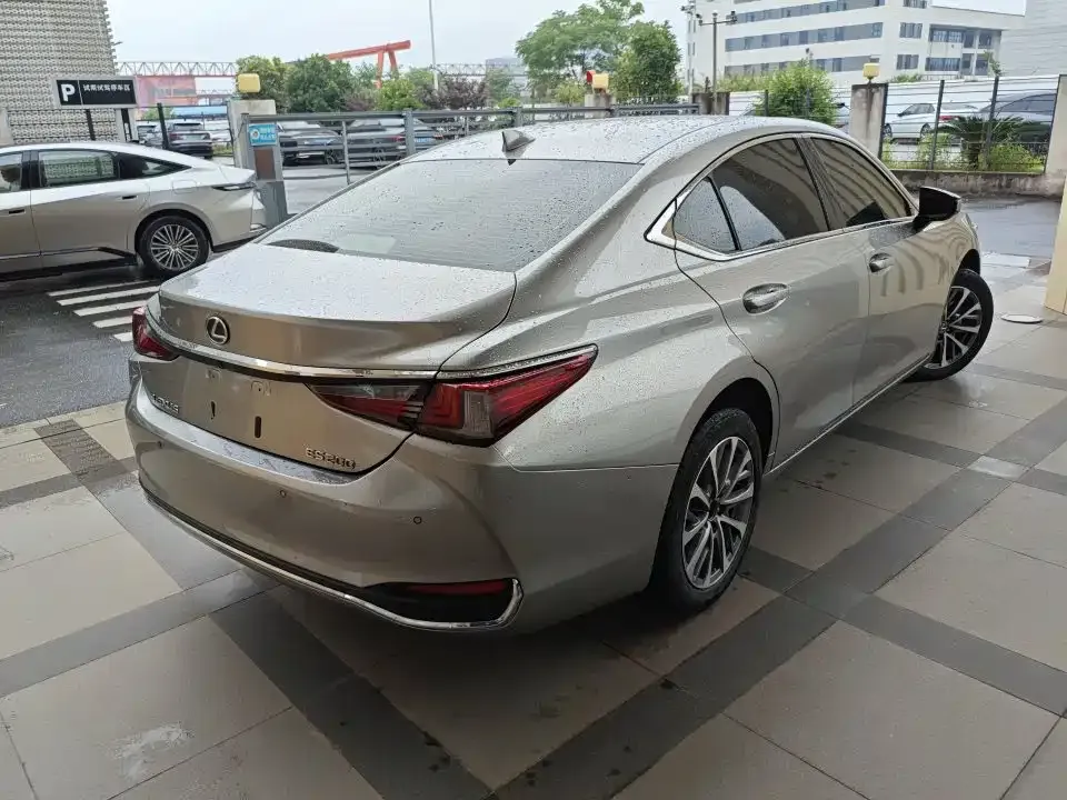 Lexus ES — фото 4