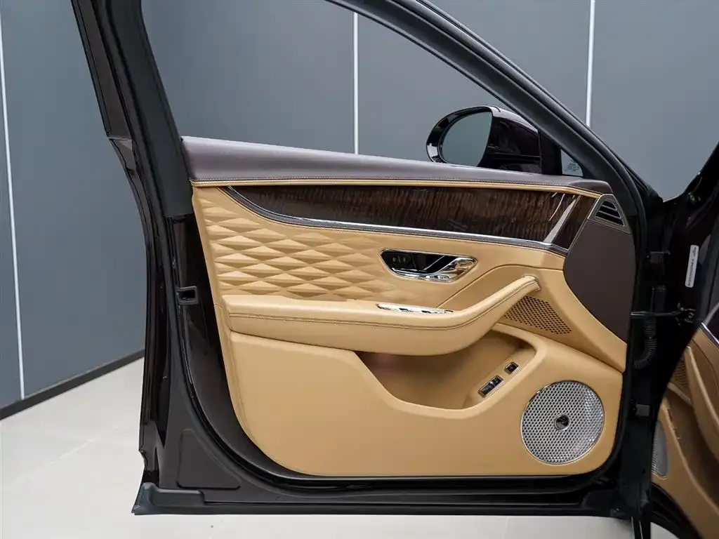 Bentley Flying Spur — фото 10