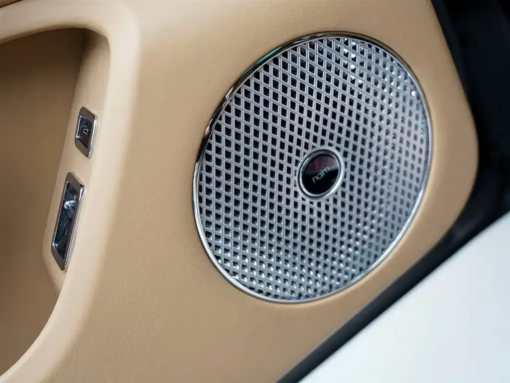 Bentley Flying Spur — фото 8