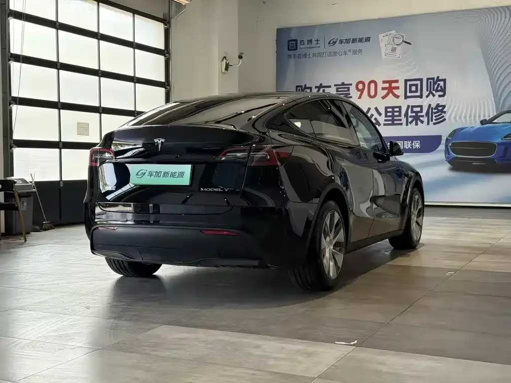 Tesla Model Y — фото 7