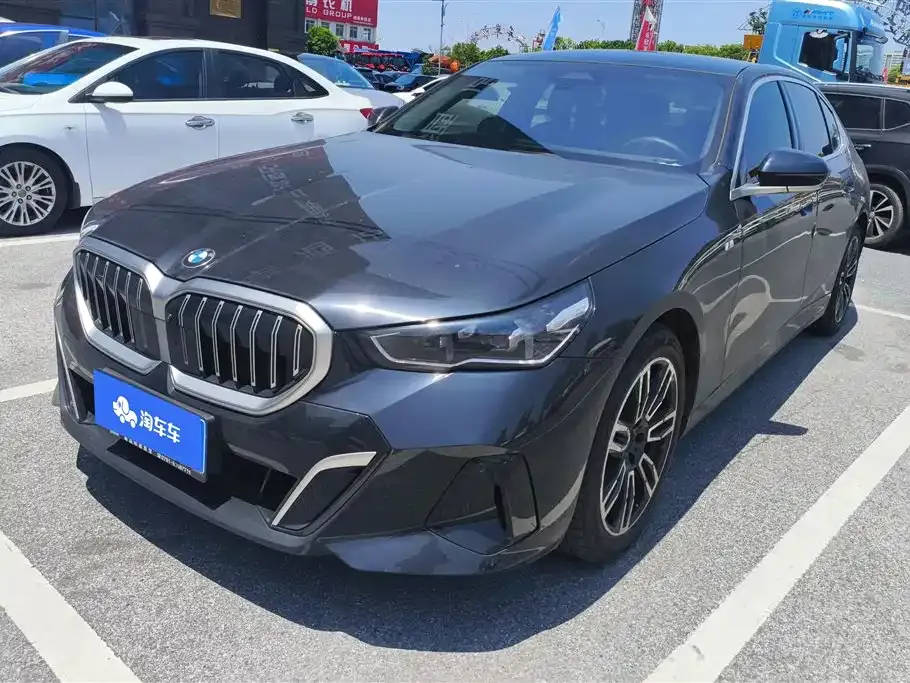 BMW 5 Series — фото 1