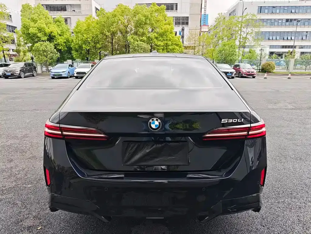 BMW 5 Series — фото 10