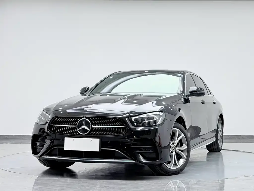 Mercedes-Benz E-Class — фото 1
