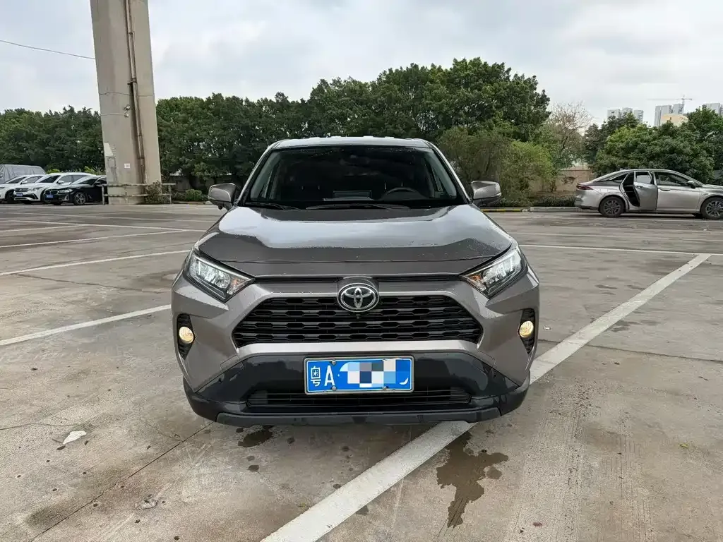 Toyota RAV4 — фото 3