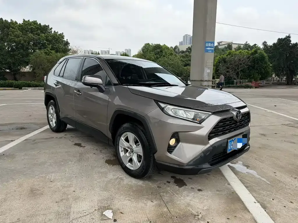 Toyota RAV4 — фото 2