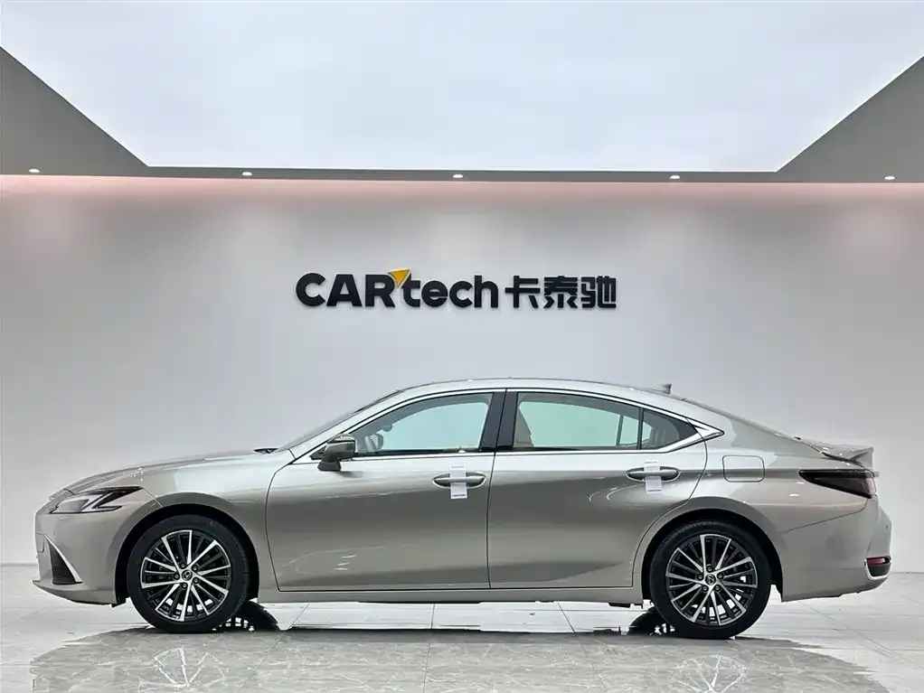 Lexus ES — фото 8