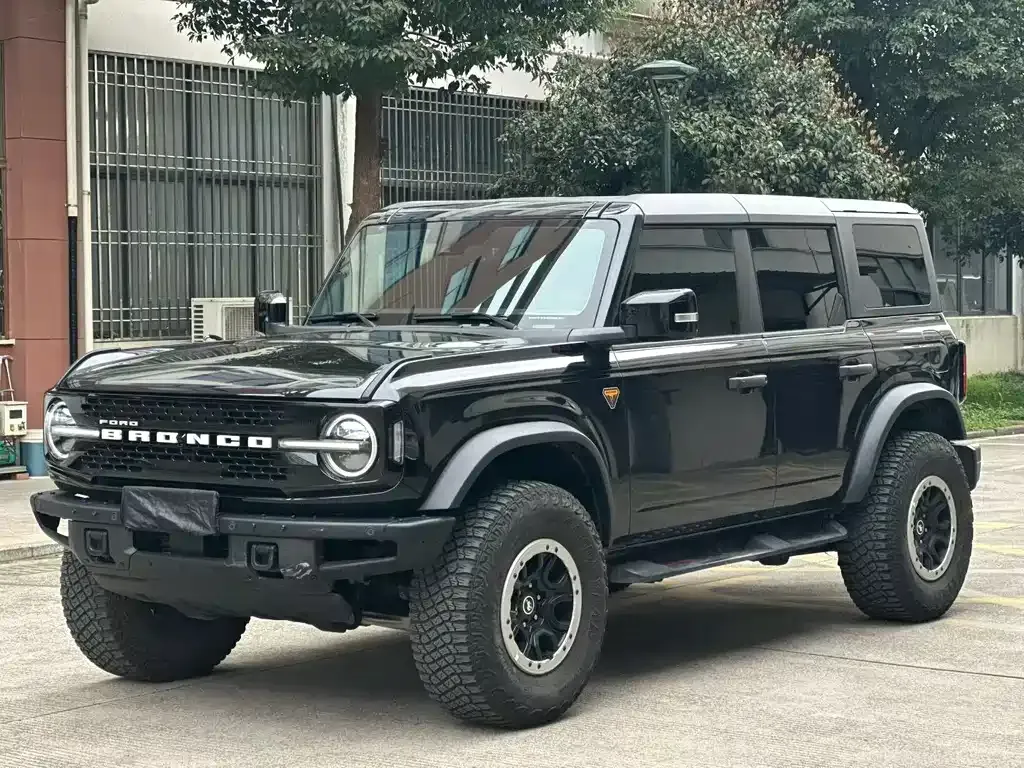 Ford Bronco — фото 1