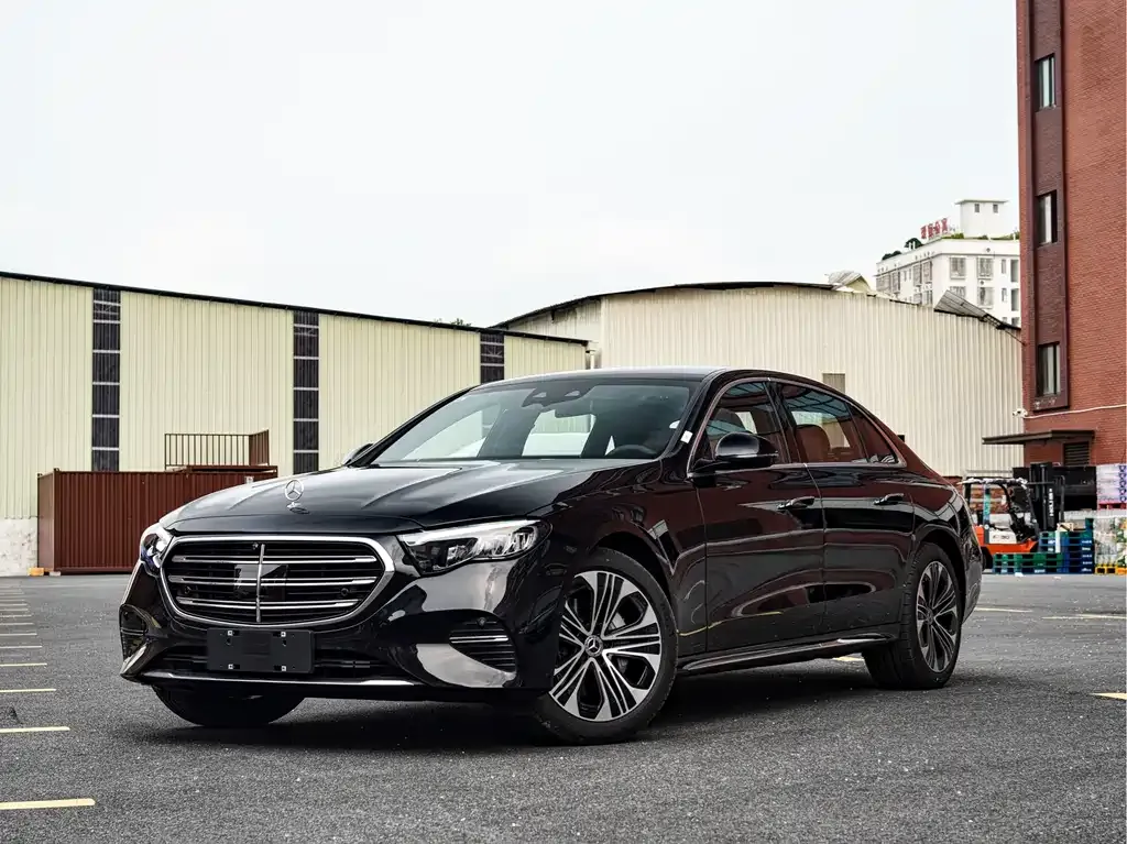 Mercedes-Benz E-Class — фото 1