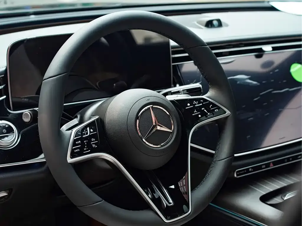 Mercedes-Benz E-Class — фото 2