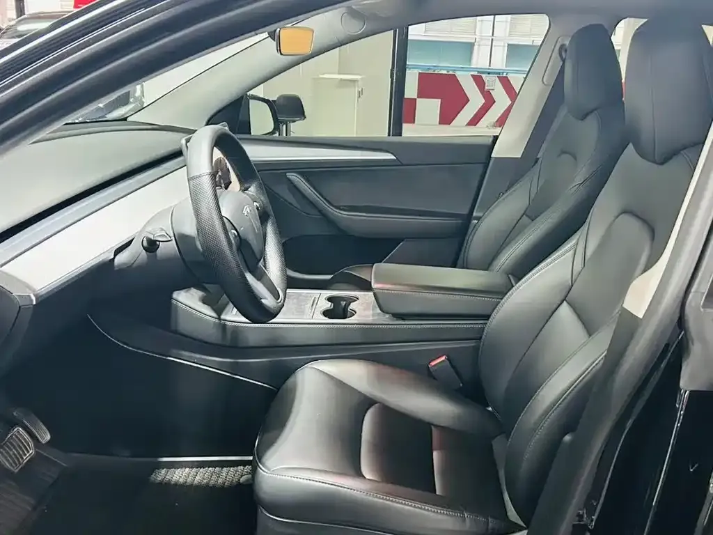 Tesla Model Y — фото 4