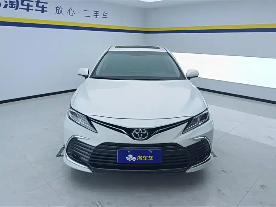 Toyota Camry — фото 4