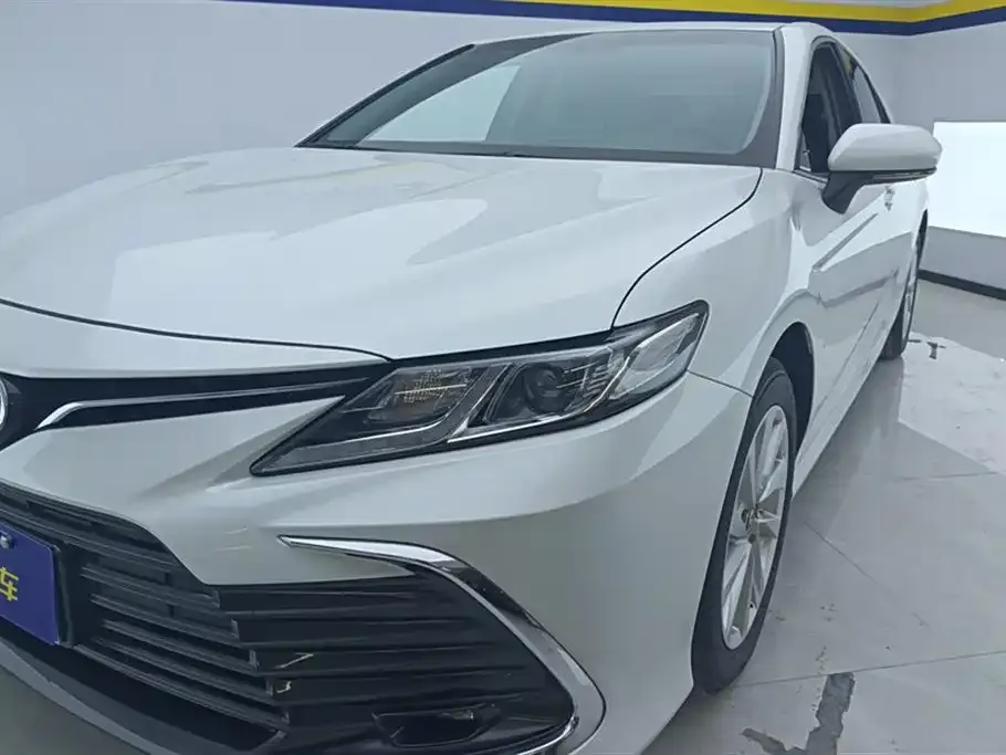 Toyota Camry — фото 10