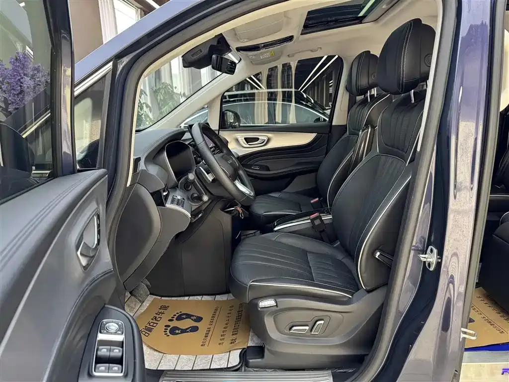 Roewe iMAX8 2023 из CN, фото 2