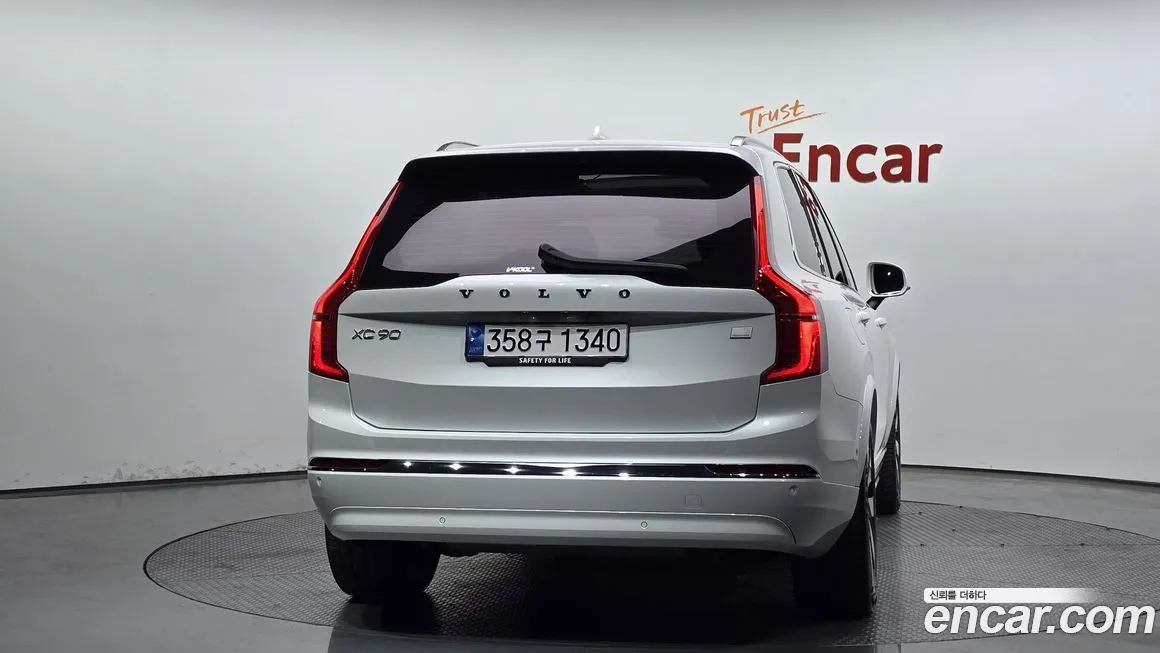Volvo XC90 — фото 10