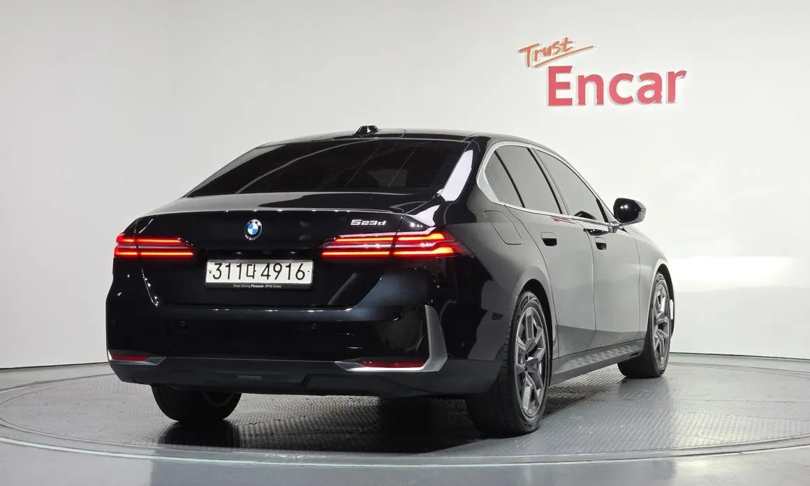 BMW 5-Series 2024 из KR, фото 3