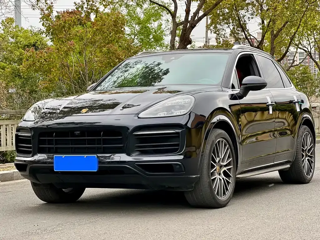 Porsche Cayenne — фото 1