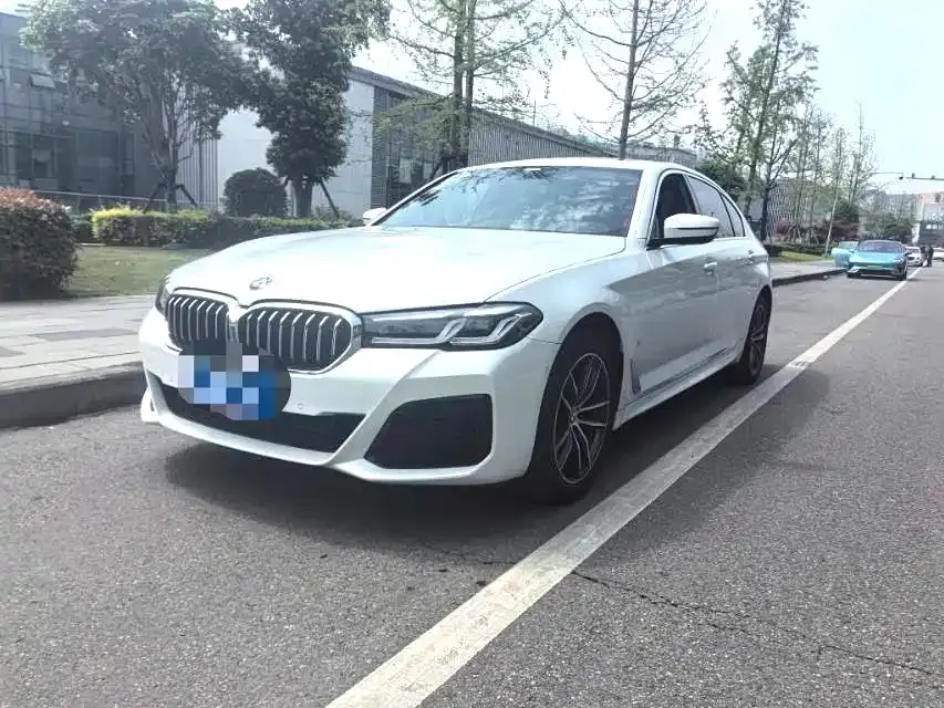 BMW 5 Series — фото 1