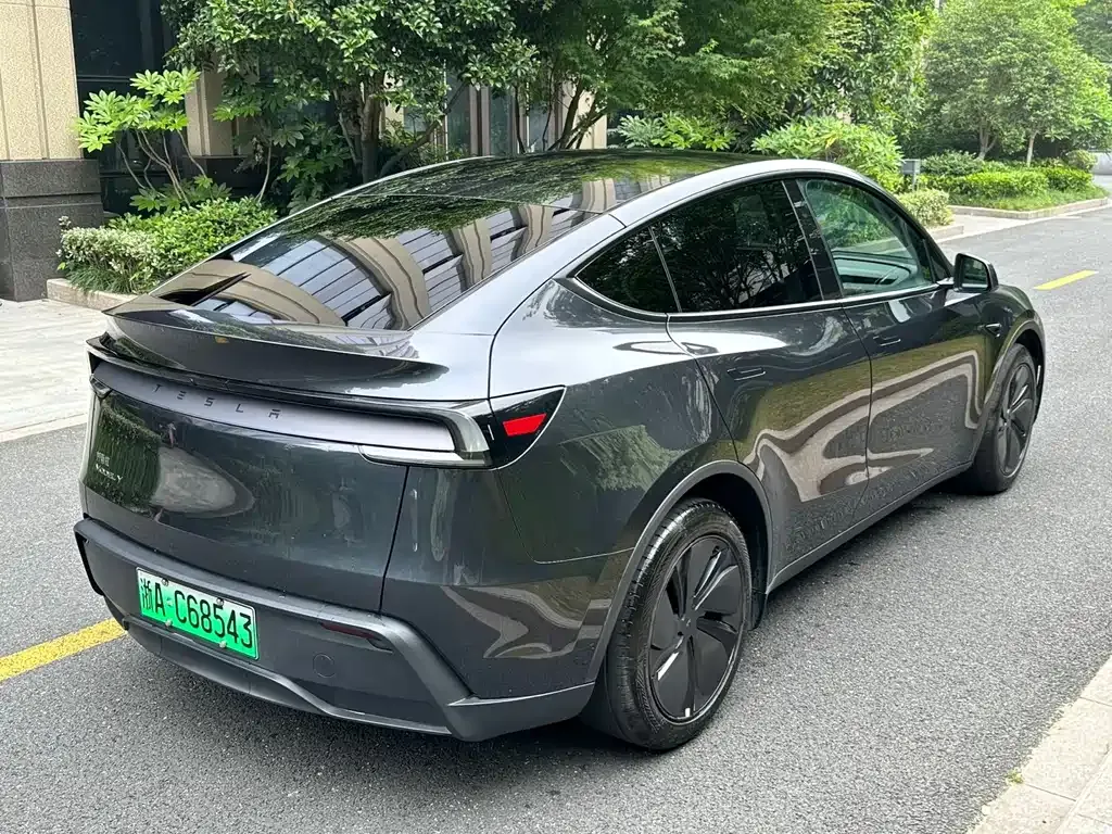Tesla Model Y — фото 8
