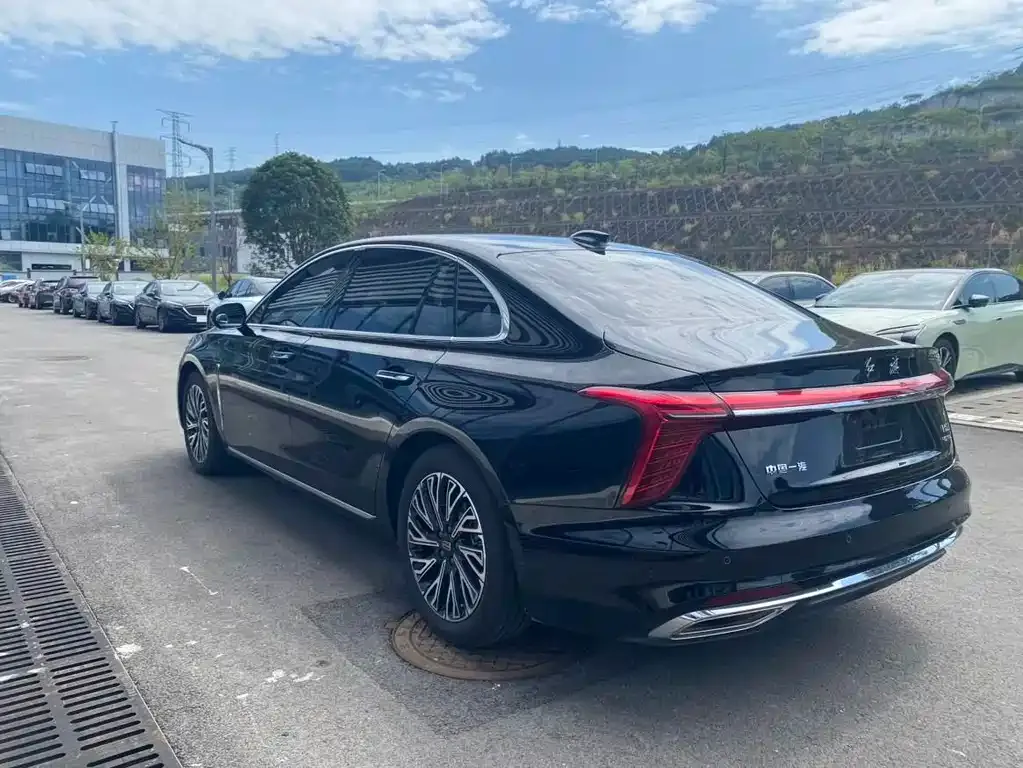 Hongqi H5 — фото 3