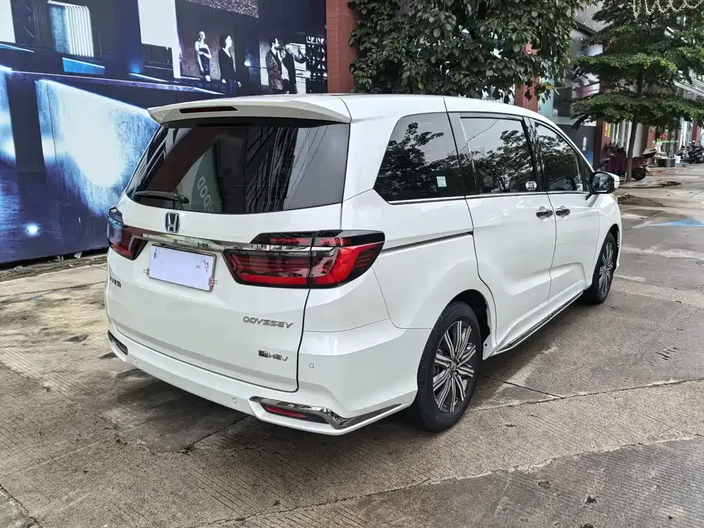 Honda Odyssey — фото 10