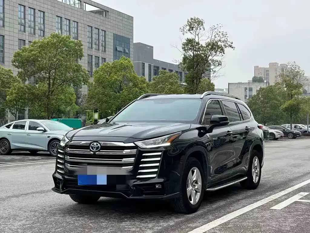 Toyota Highlander — фото 1
