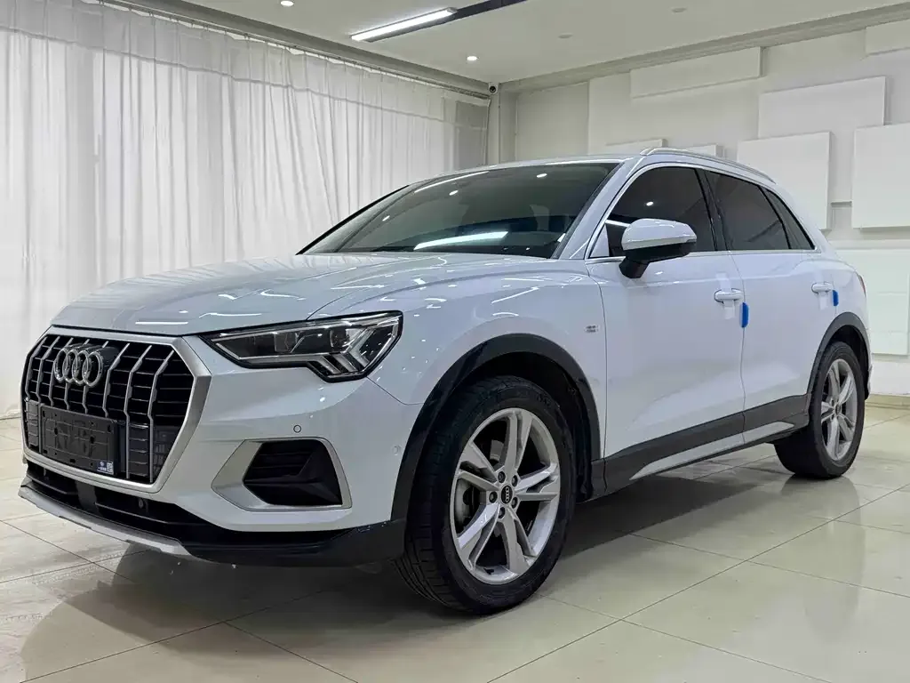 Audi Q3 — фото 1