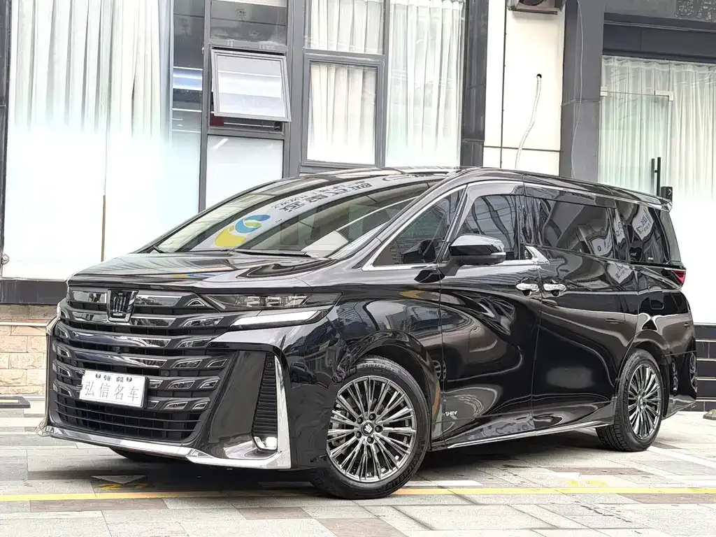 Toyota Vellfire — фото 1
