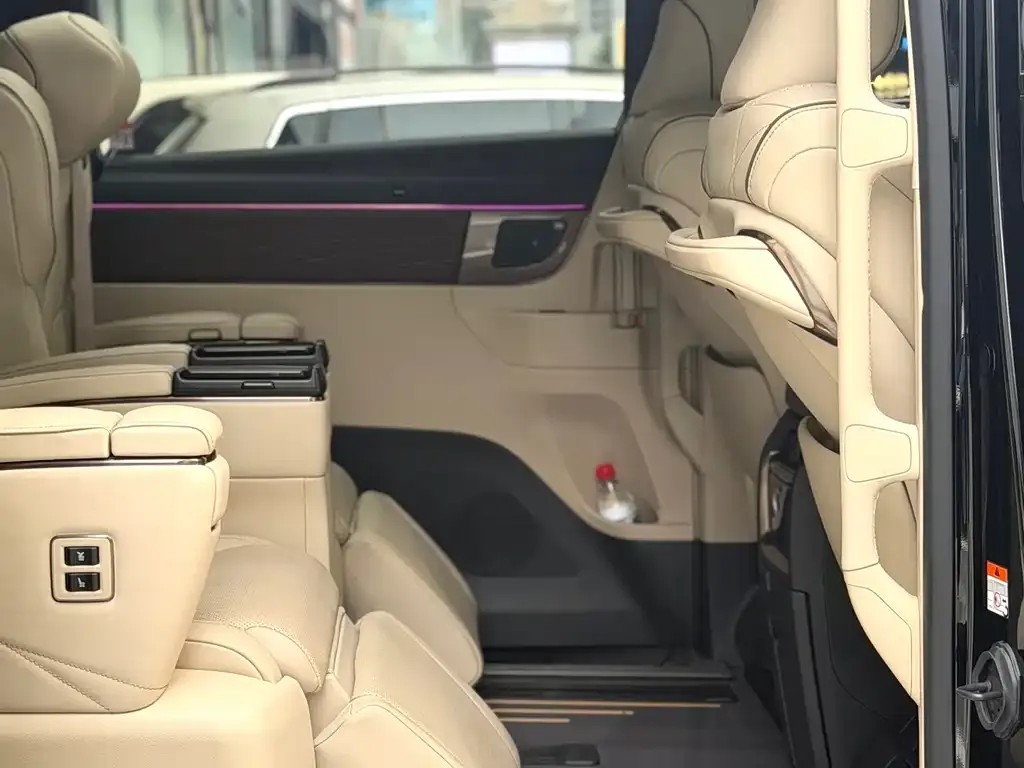 Toyota Vellfire — фото 9