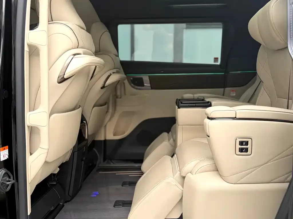 Toyota Vellfire — фото 8