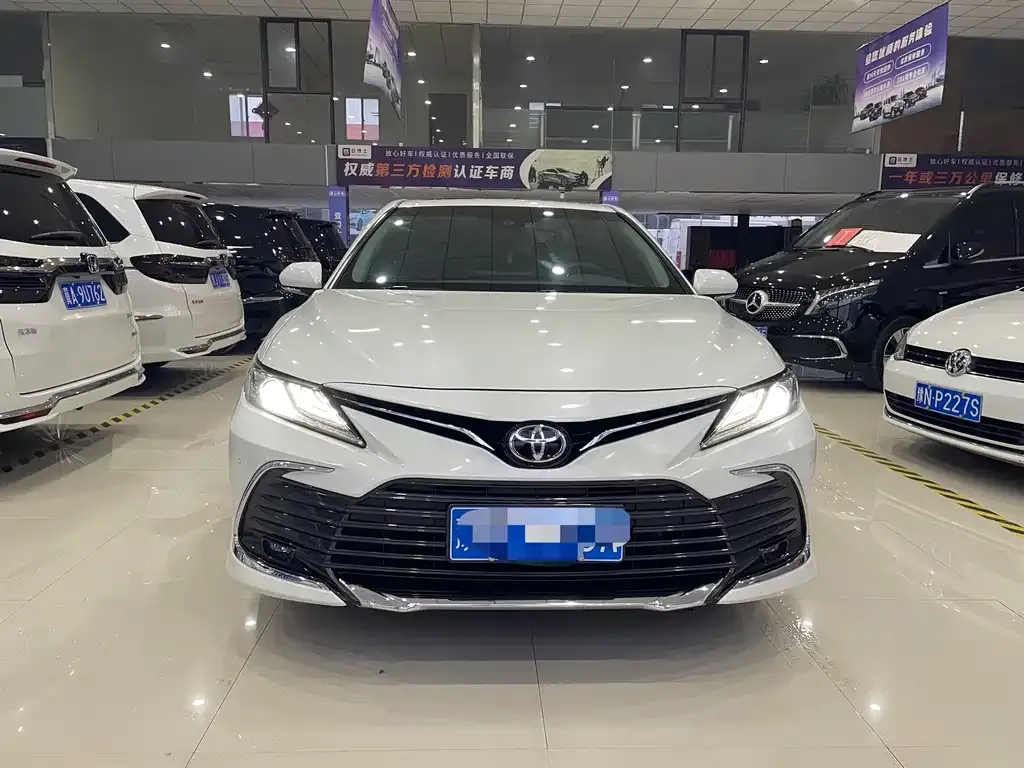 Toyota Camry — фото 6