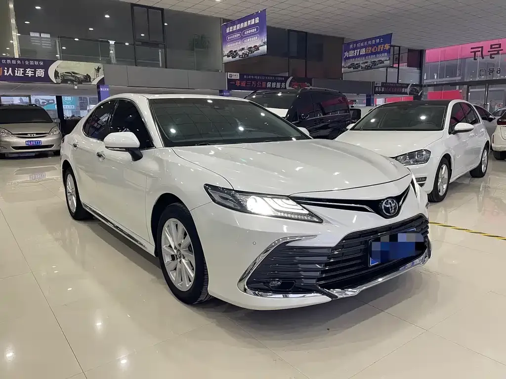 Toyota Camry — фото 10